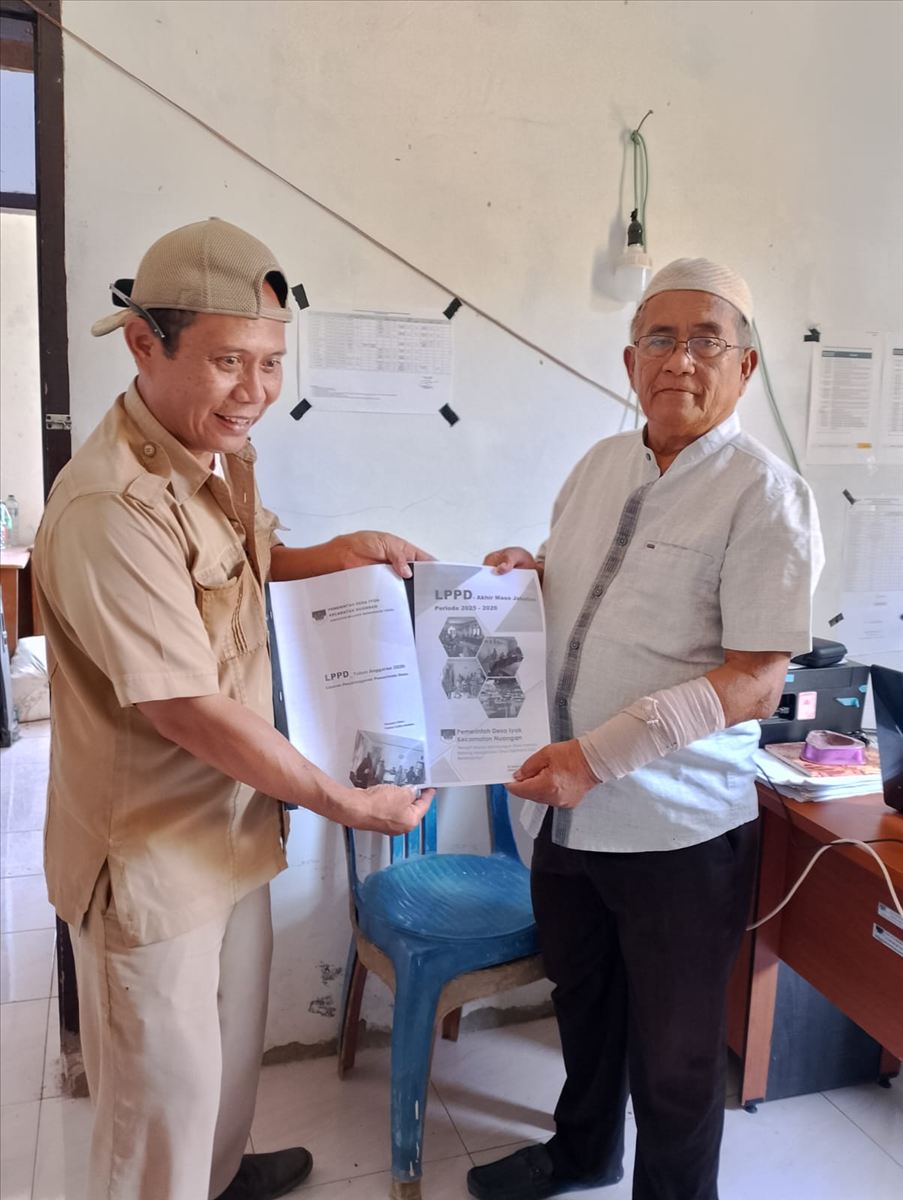 Dokumentasi 2: ### **Wujud Akuntabilitas Tata Kelola Desa, Sangadi Desa Iyok Resmi Serahkan LPPD Tepat Waktu kepada Pemerintah Kecamatan Nuangan**